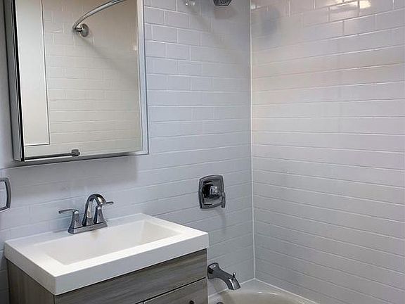 4th image of 211 E 60th St APT 2B
