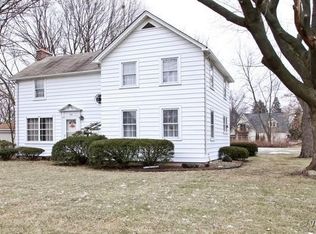 301 E Camp McDonald Rd, Prospect Heights, IL 60070