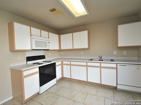 5th image of 54 Caswell Cir