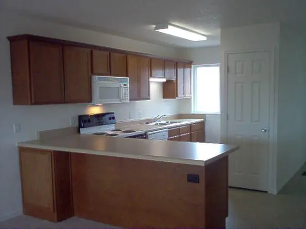 1312 Christy Dr, Manhattan, KS 66503