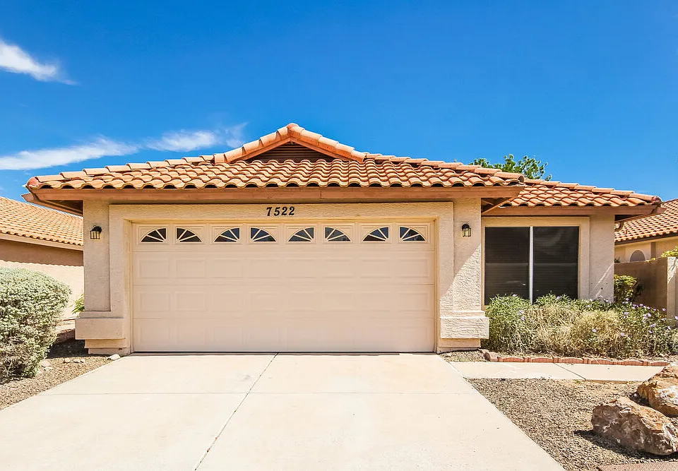 7522 W Kerry Ln