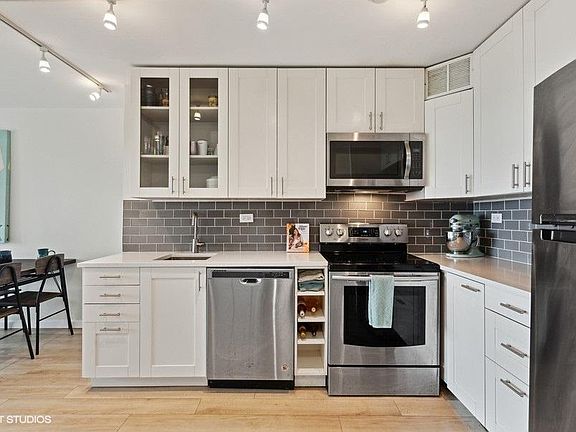 5th image of 3100 N Lake Shore Dr APT 1110
