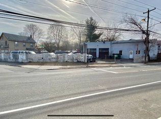 106 Steamboat Rd, Great Neck, NY 11024