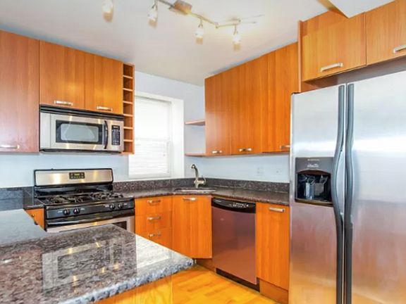 5th image of 2453 W Sunnyside Ave #G