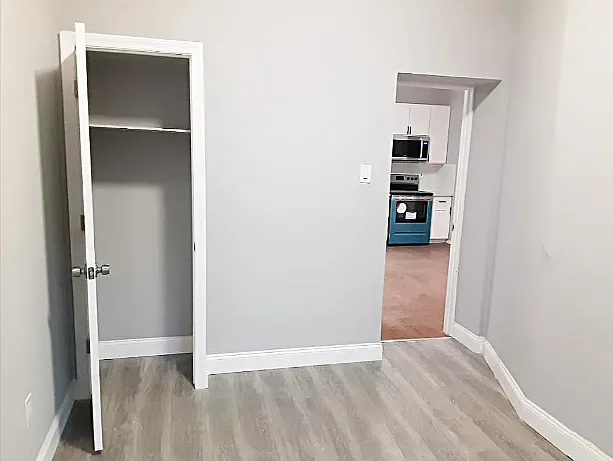 3 bed, 1200 sqft, $3,777 — Photo 2