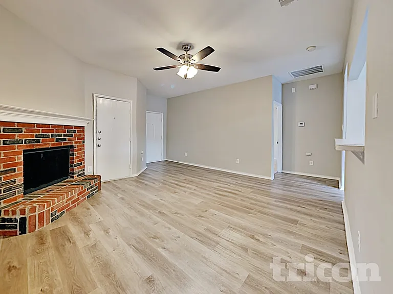 1320 Cleardale Dr — Photo 5