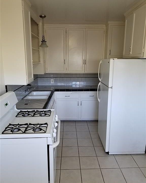 1st image of 1646 N Harvard Blvd APT 8