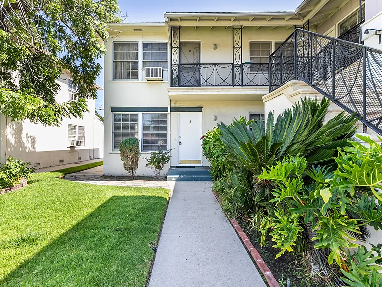 12309 Oxnard St #3 — Photo 2