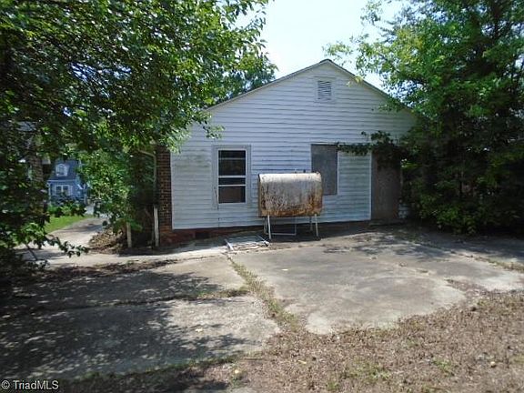 5th image of 604 Chandler Ave