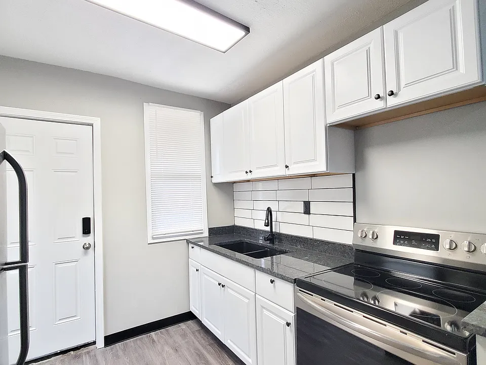 1250 E Livingston Ave #2