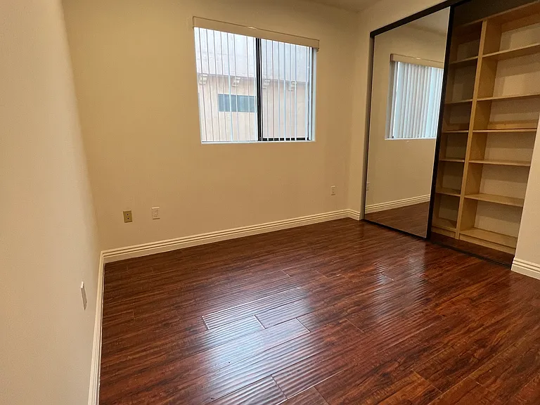 14248 Riverside Dr — Photo 9
