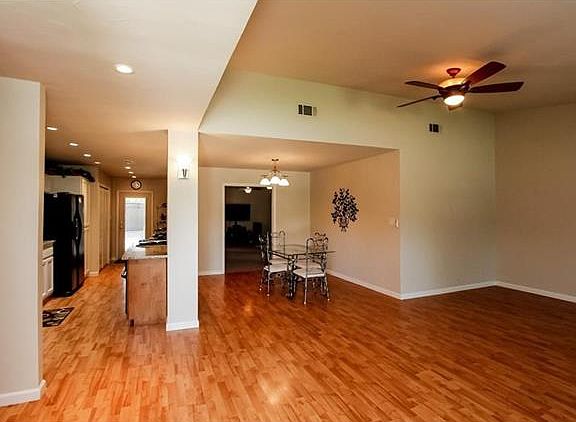 2nd image of 406 Clear Creek Ln