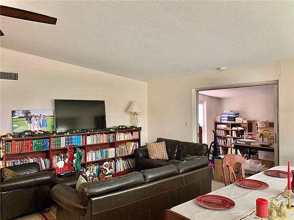 2nd image of 2904 Louise St