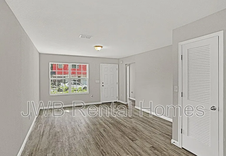 1419 McConihe St — Photo 6