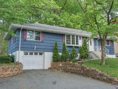 227 Rafkind Rd, Bloomingdale, NJ, 07403