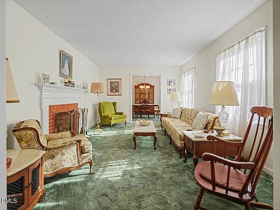 5th image of 1006 Cuscowilla Dr