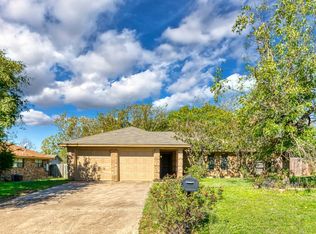 1202 Sandstone Dr, Cleburne, TX 76033