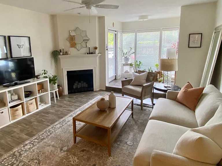 1820 E Morten Ave #113 — Photo 2