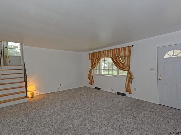 5th image of 3 Skidmore Dr