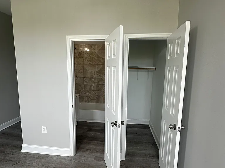 114 S Loudon Ave — Photo 9
