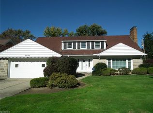 24105 Wimbledon Rd, Shaker Heights, OH 44122