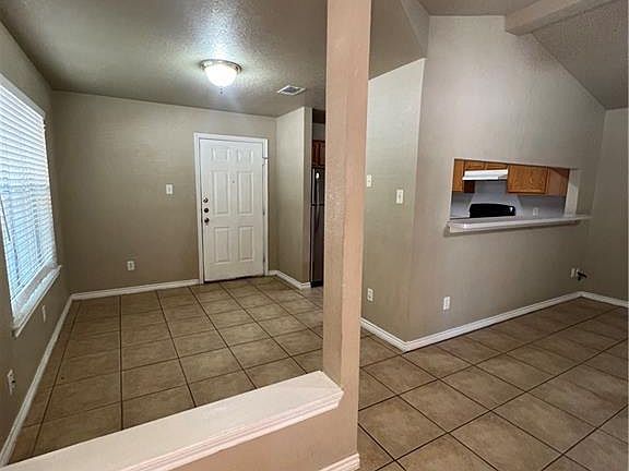 4th image of 917 Sun Meadow St