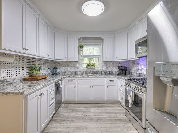 3rd image of 204 Hogan Ln