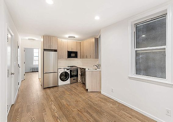 3rd image of 1827 2nd Ave APT 2N
