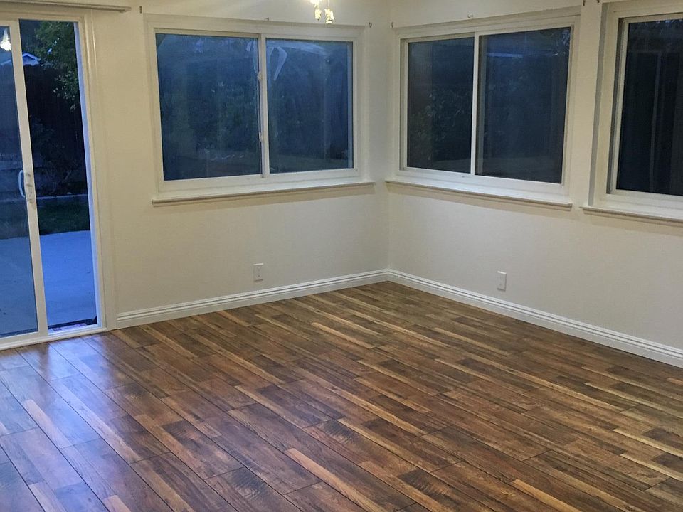 Backdoor/kitchen