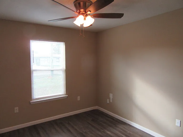 1517 Delaware Ave — Photo 29