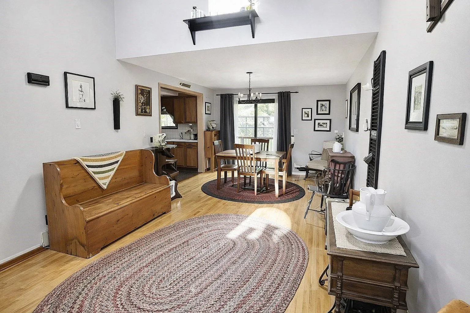 2 bed, 1944 sqft, $2,200 — Photo 3