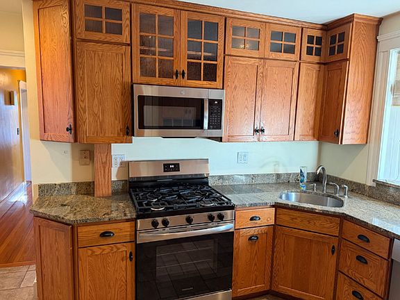 2nd image of 130 Davis St #1