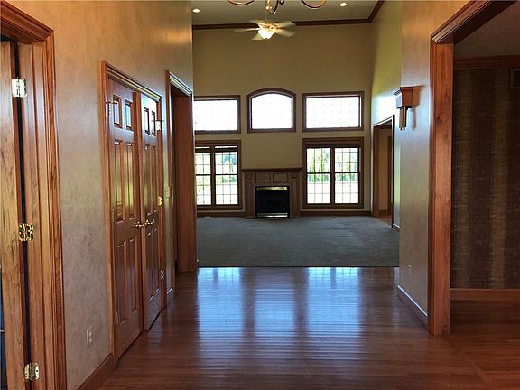 2nd image of 3009 Lakeshore Dr