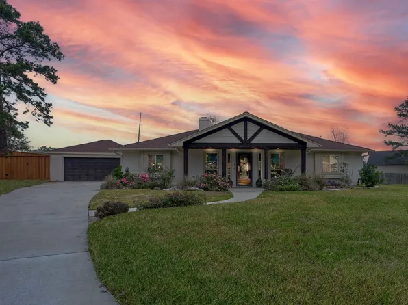 8 Cambridge Cir, Conroe, TX 77304