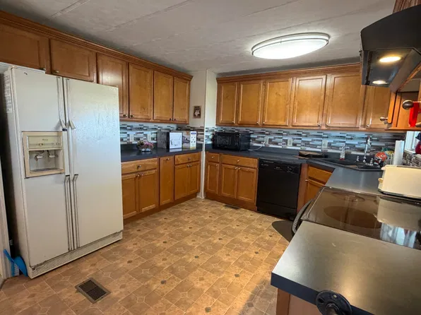 645 Tortugas Dr, North Fort Myers, FL 33917