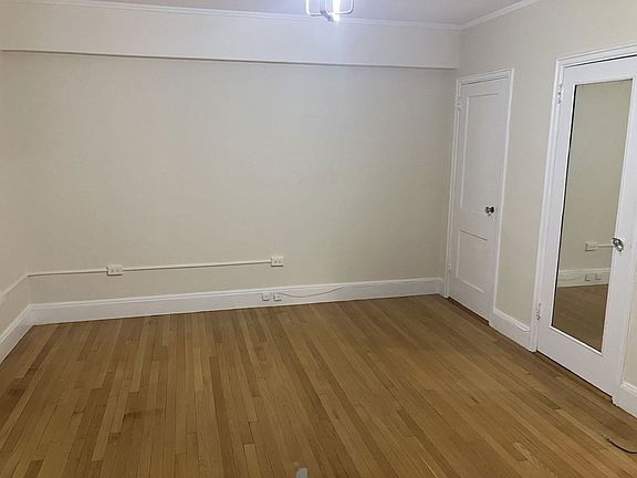 5th image of 988 Memorial Dr APT 389