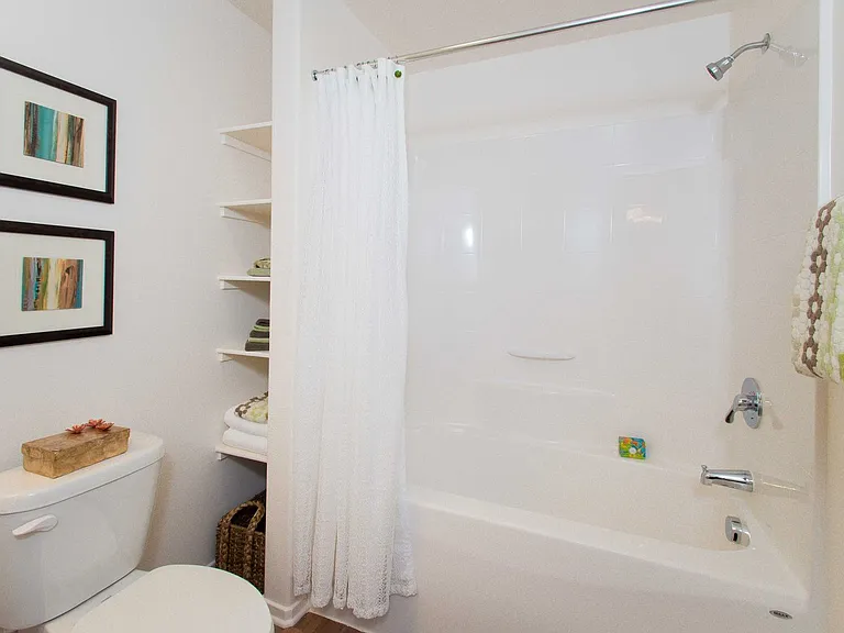 Avila Apartment Homes — Photo 42
