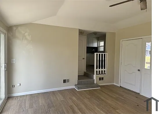 2215 Durand St — Photo 2
