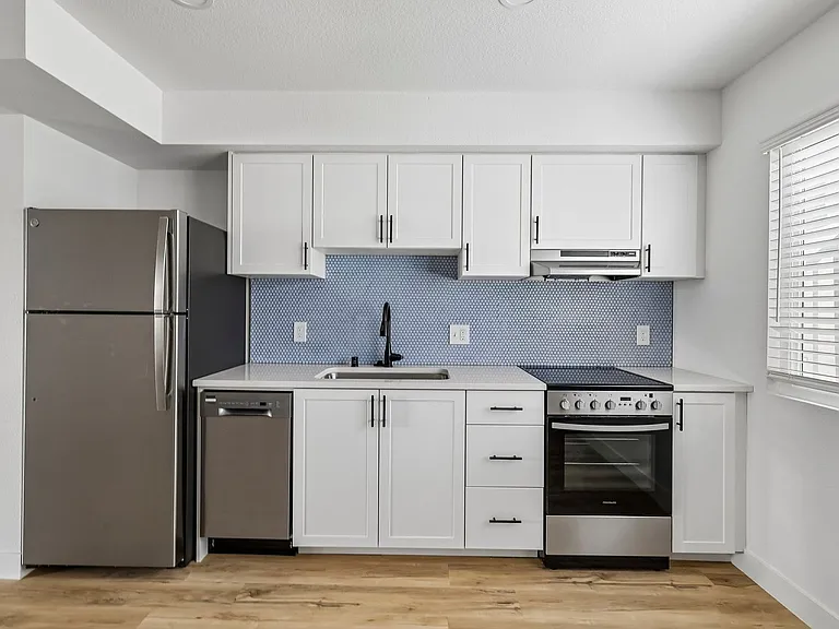 The Crest |NEWLY Renovated Studios, Lofts, 1, 2 & 3 Bedroom Homes Near the Beach — Photo 7