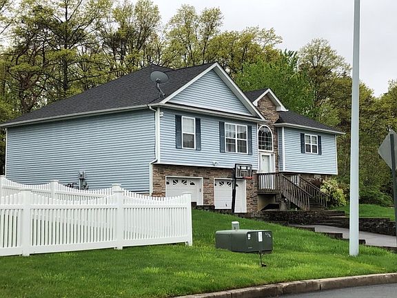 3rd image of 19 Gabby Ln