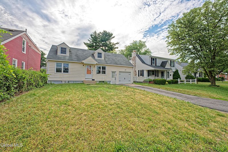 2nd image of 1127 Sunrise Boulevard