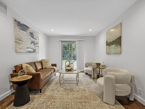 2nd image of 3901 Whitland Ave APT 22