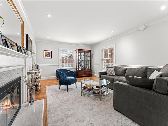 3rd image of 40 Lake Shore Rd