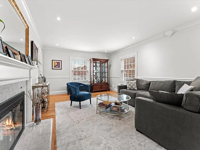 40 Lake Shore Rd — Photo 3