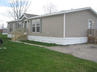 30 Meadows, Nappanee, IN 46550