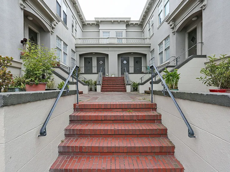312 20th Ave — Photo 17