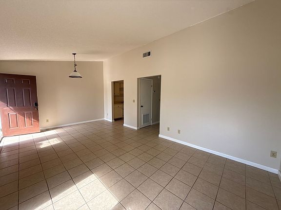 3rd image of 610 SE 28th Pl #A