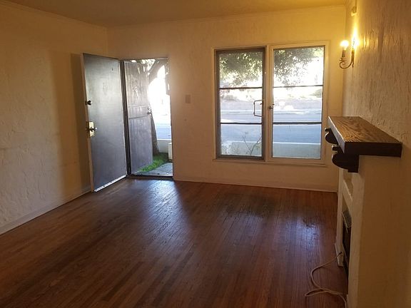 4th image of 4841 Townsend Ave
