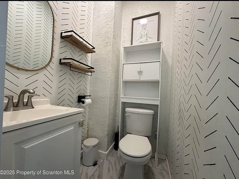 821 Maple St — Photo 8