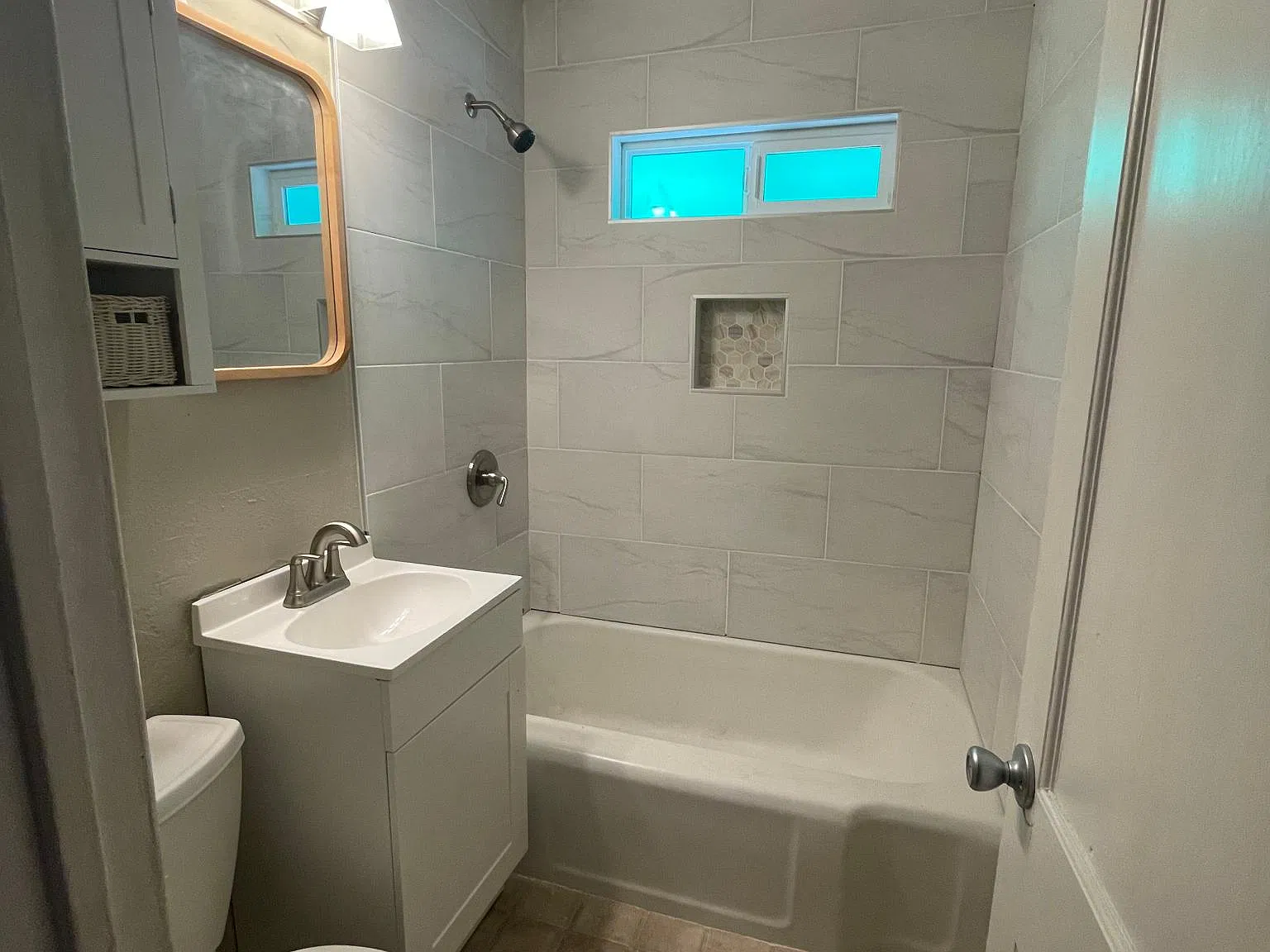 2 bed, 898 sqft, $2,045 — Photo 4